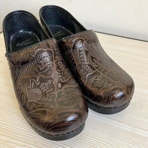 Dansko Brown Leather Slip-On Loafers with Embossed Design EU 39 / 8.5